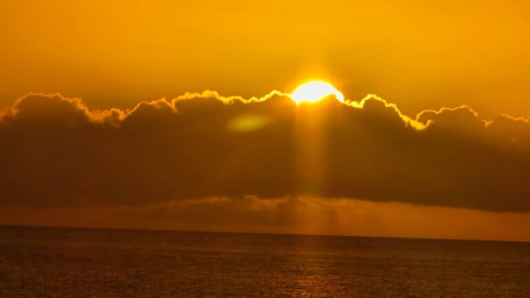 Sunrise walk in Eastbourne, East Sussex - April 2025